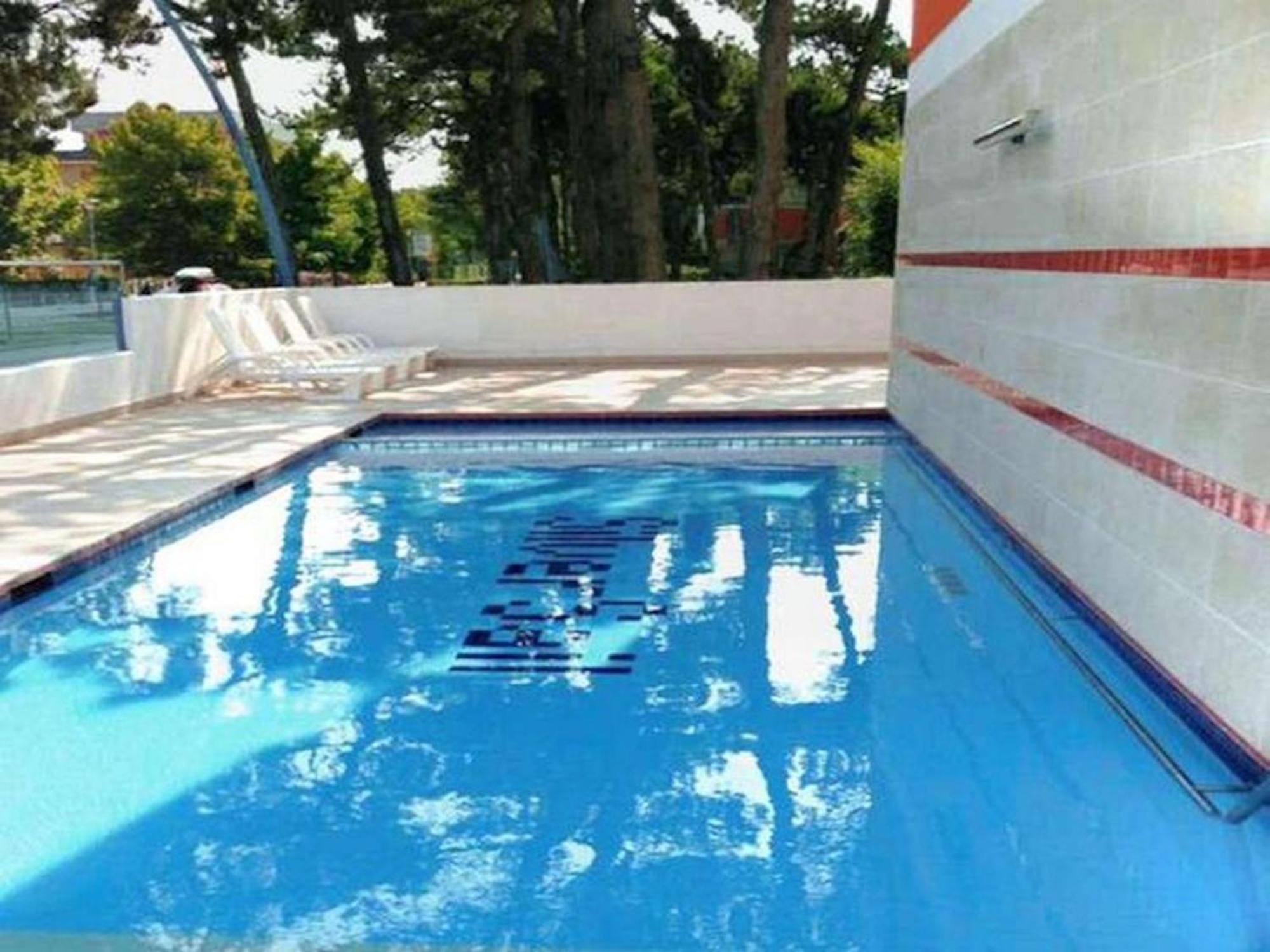 Spend Your By The Pool - Beahost