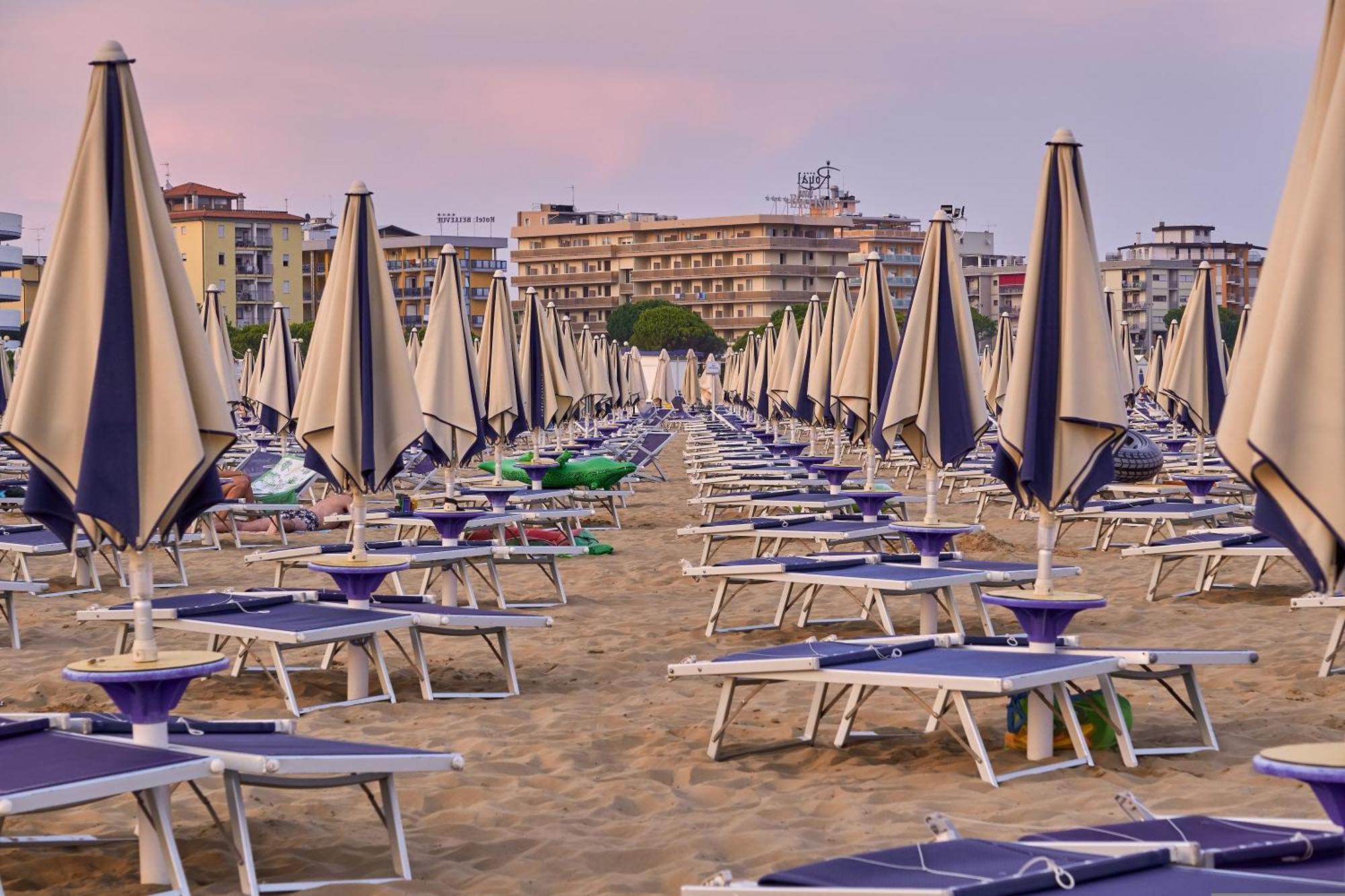 Spend Your By The Pool - Beahost Bibione
